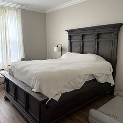 Queen bed With Frame 
