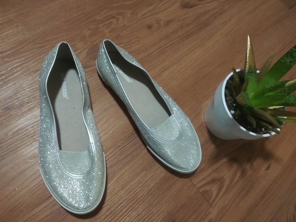 Brand new Size 5 slip on shoes