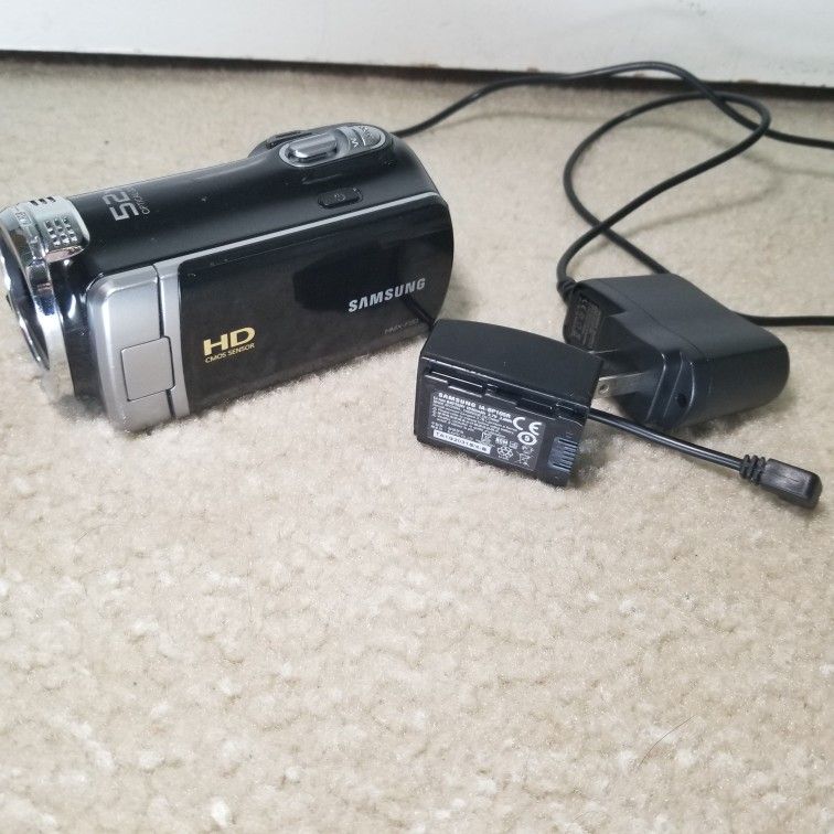 Samsung HMX-F90 Camcorder w/ Battery And Charger