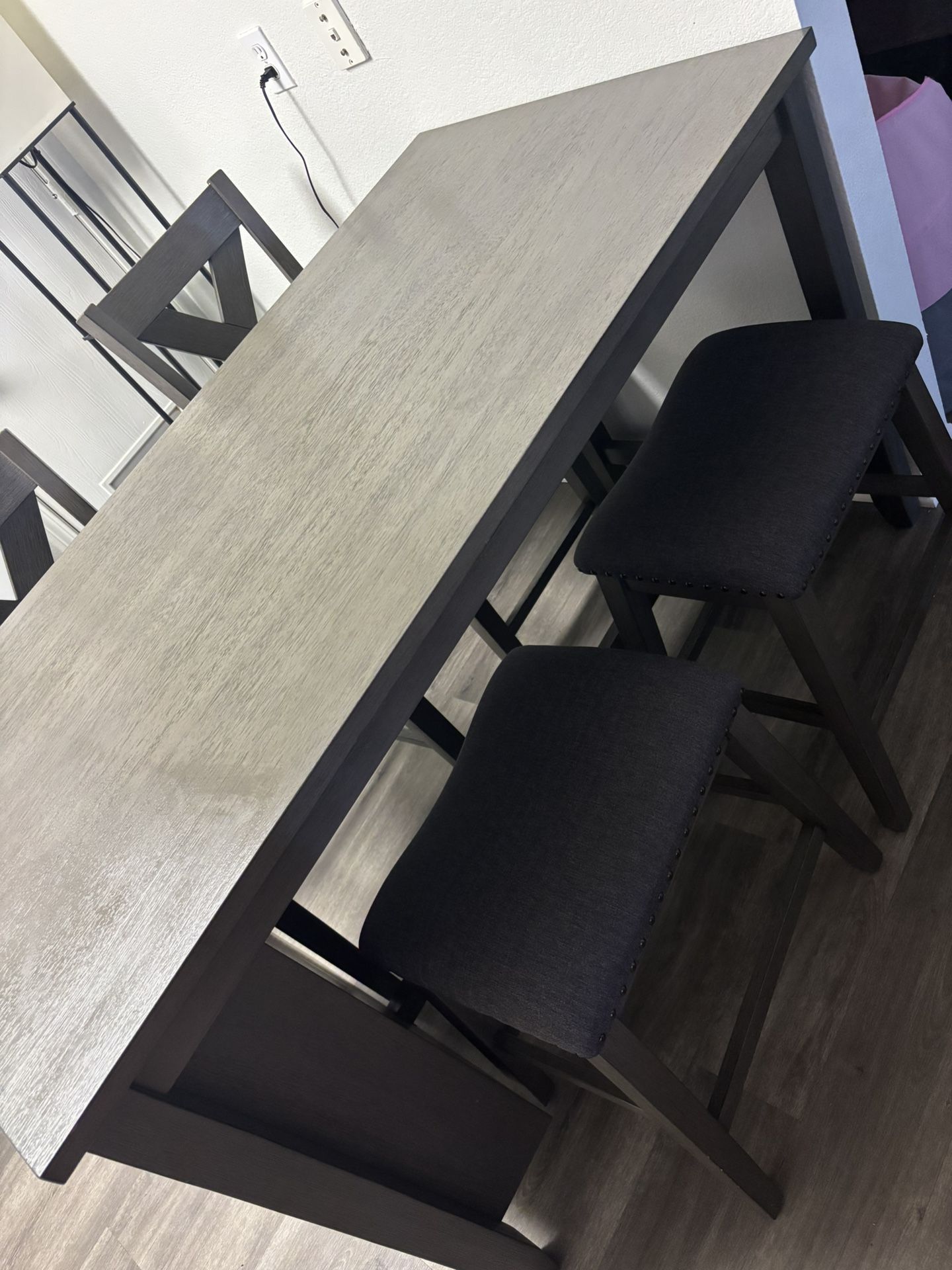 Dining Table (gray)
