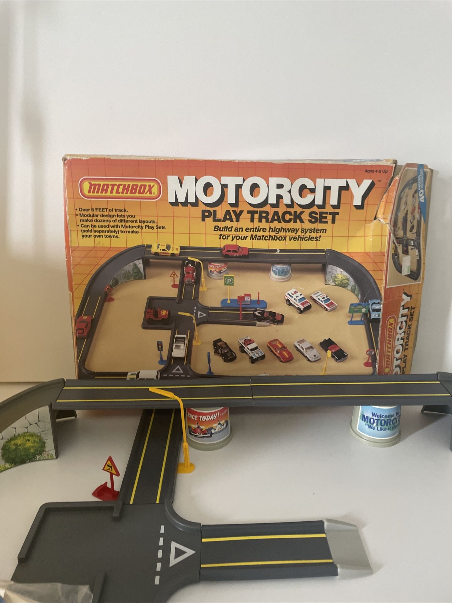 vintage 1987 matchbox motorcity play track set (complete)