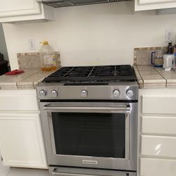 Range With Low Profile Microwave 