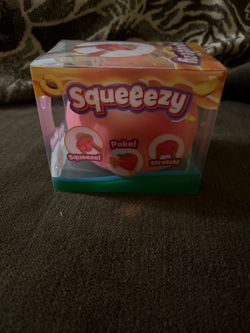 Squeeezy peach squishy