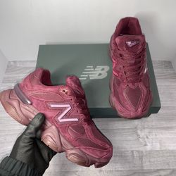 Womens NewBalance 9060 burgundy