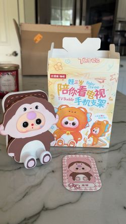baby three phone stand