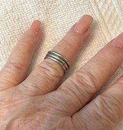 Three Thin Bands 2 Platinum One 14k Gold. (6.3grams)