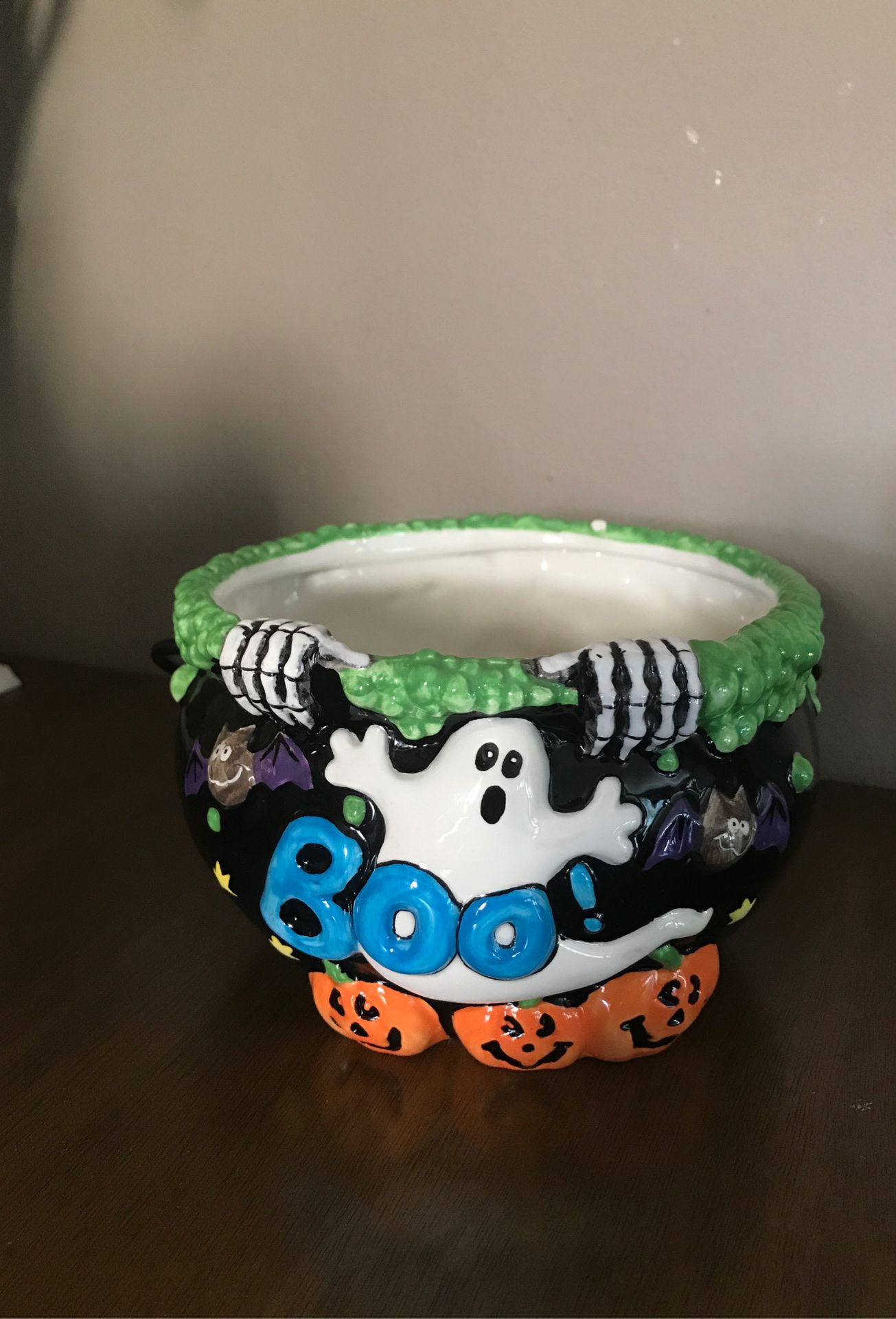 6” in diameter Halloween Bowl with Handle