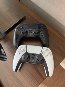 PS5 Dualsense controllers