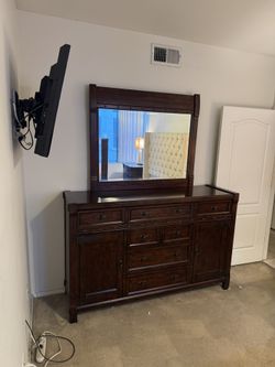 4 Piece Bedroom Set, Very Clean And Well Maintained