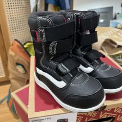 Vans Kids Size 11 Snow Shoes Like New 