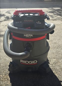 14 GALLONS  RIDGID VACUUM