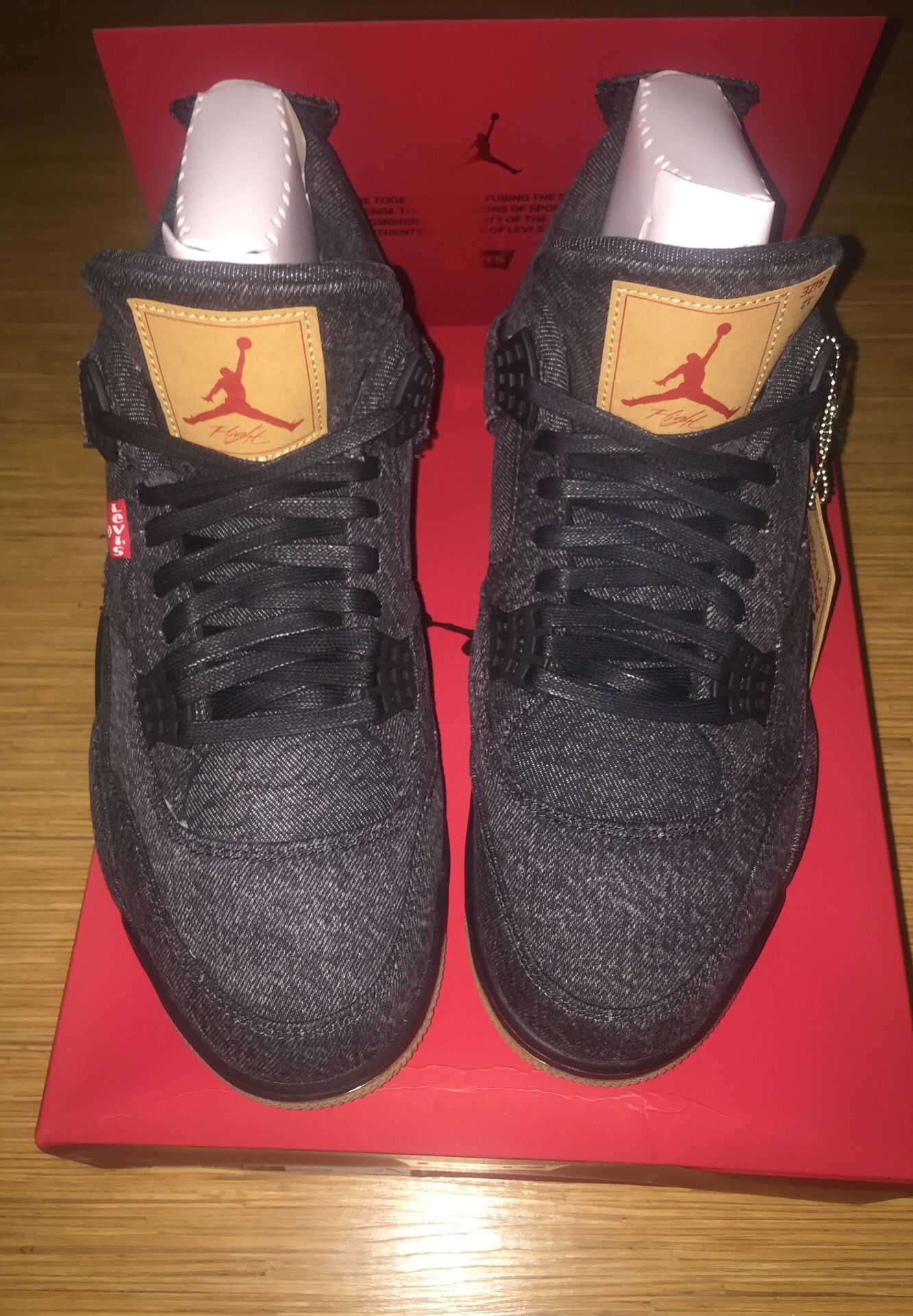 Jordan 4 Levi's