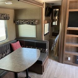 2017 Coleman Lantern 225QB