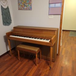 Free Spindle Upright Baby Grand Wurlitzer Piano