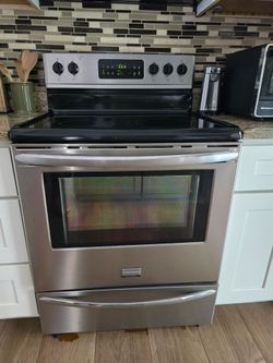 Matching refrigerator and range