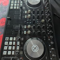 NATIVE INSTRUMENTS TRAKTOR KONTROL S4 - like new