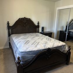 Queen size Bed And Frame 