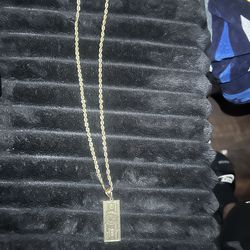 10k gold rope with hundred dollar pendant