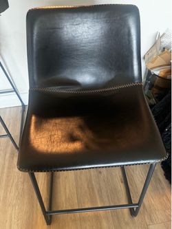 2 bar stools