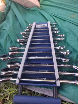 Quinn 13 100t ratcheting wrenching set