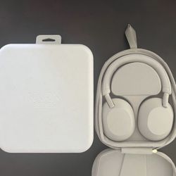 Sony - WH-1000XM5 Headphones  