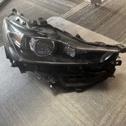 Passenger side headlight For 2020 Lexus IS300