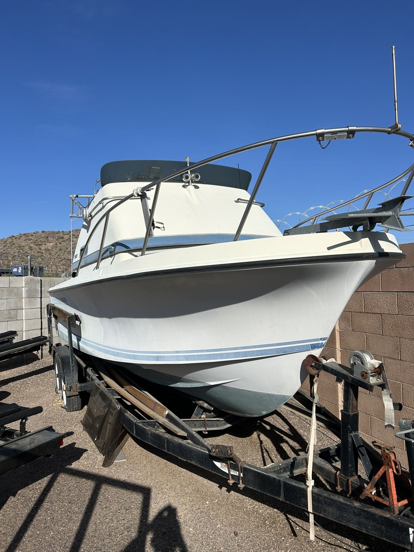 1981 Skipjack 24’ Fly bridge (no Engine)