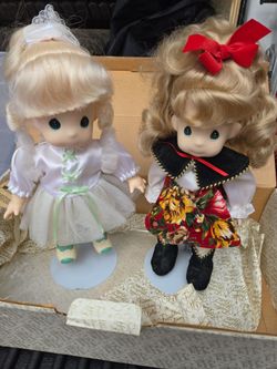 Rare Vintage Precious Moments 13" Doll Garden of Friends "Holly" December #1466
Blond 13" Precious Moments Doll in Lacy Mint & White Outfit