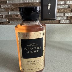 Brand New Bath And Body Works Into The Night Body Wash 
