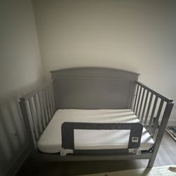 Convertible Crib With Changing Table/dresser 