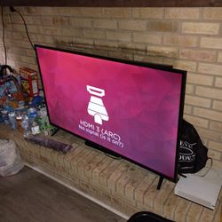 TCL 55" Class 4 Series 4K UHD HDR Roku Smart TV, w/Wall Mount