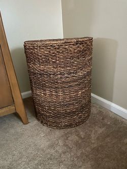Laundry hamper