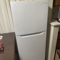Insignia Refrigerator 