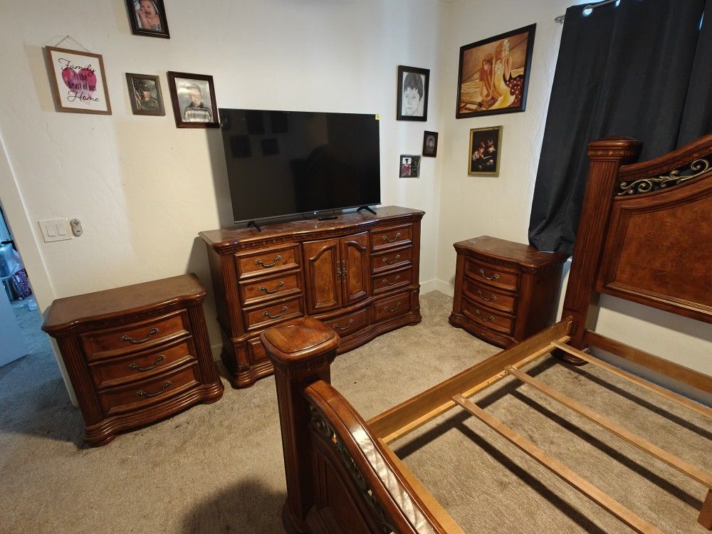 ***NICE KING BEDROOM SET***
