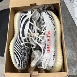 Yeezy 350 V2 Zebra SZ 11