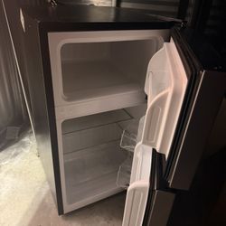 Mini Fridge With Freezer 