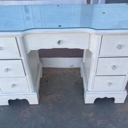 Vanity Dresser