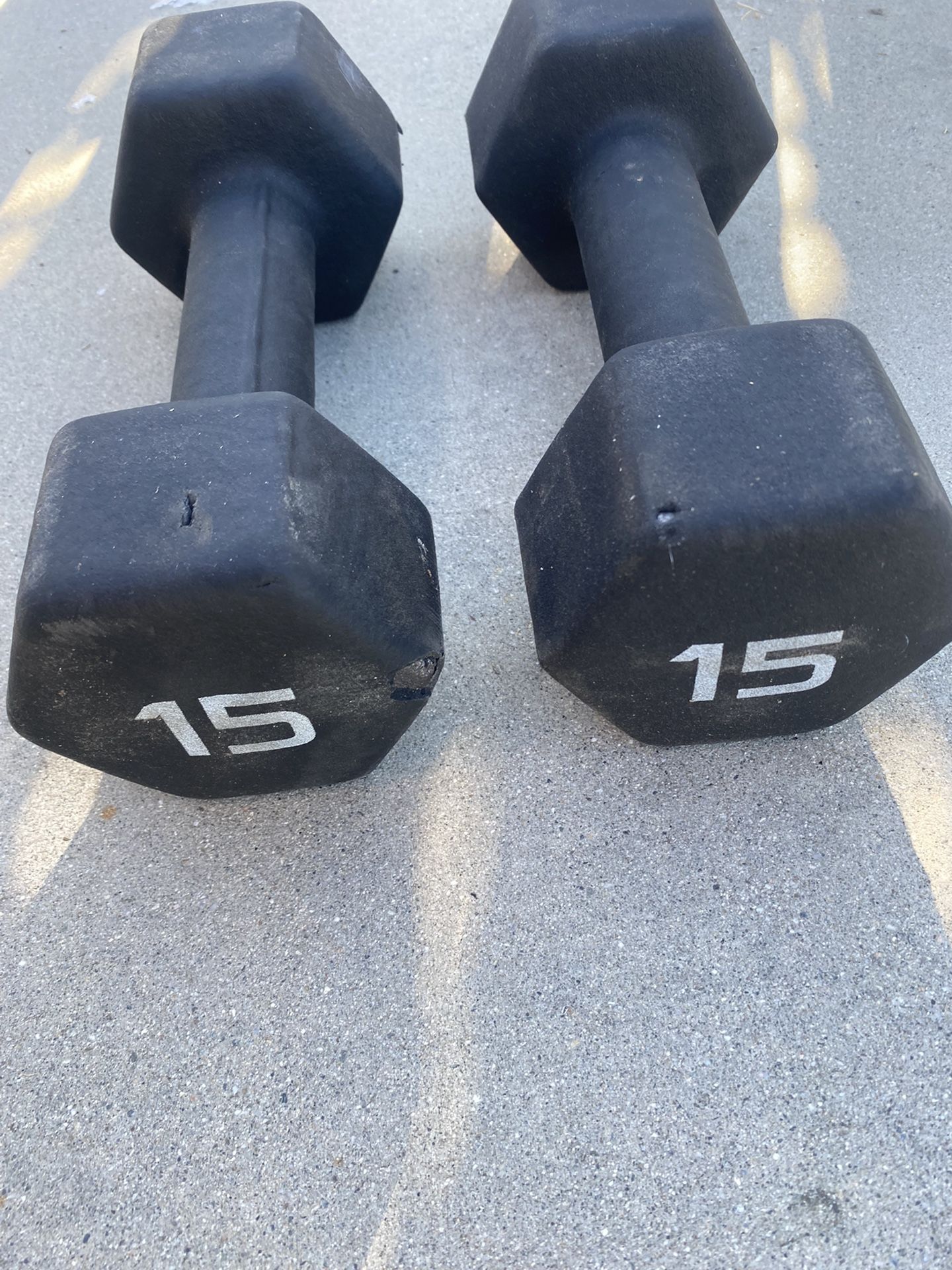 (2) 15LB DUMBBELLS 