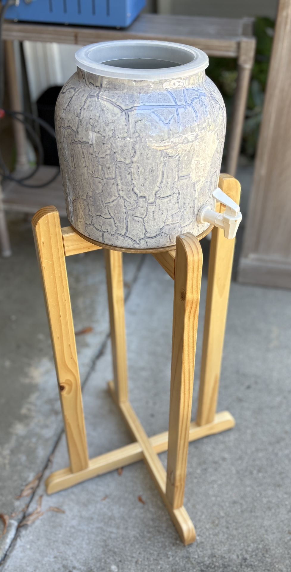 Water Dispenser (3 Or 5 Gallon) With Wooden Stand