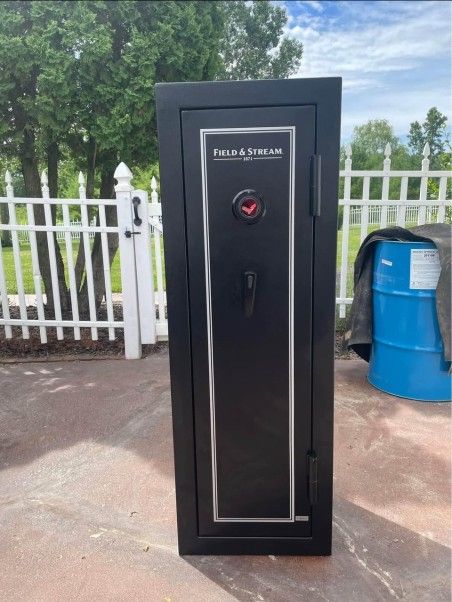 Field and Stream Gun Safe - Fits 10 Long Guns