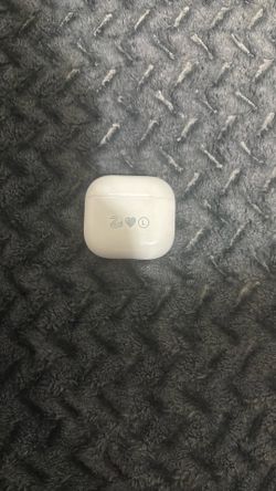 Airpods 4 (charger included)