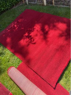 2x FREE Red Carpets