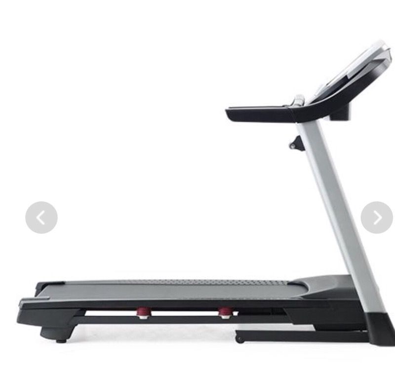 Treadmill great condition - pro form performance 400c lots of features