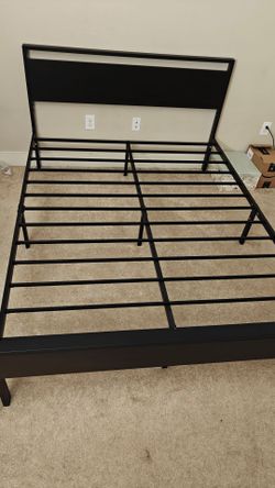 Queen size bedframe