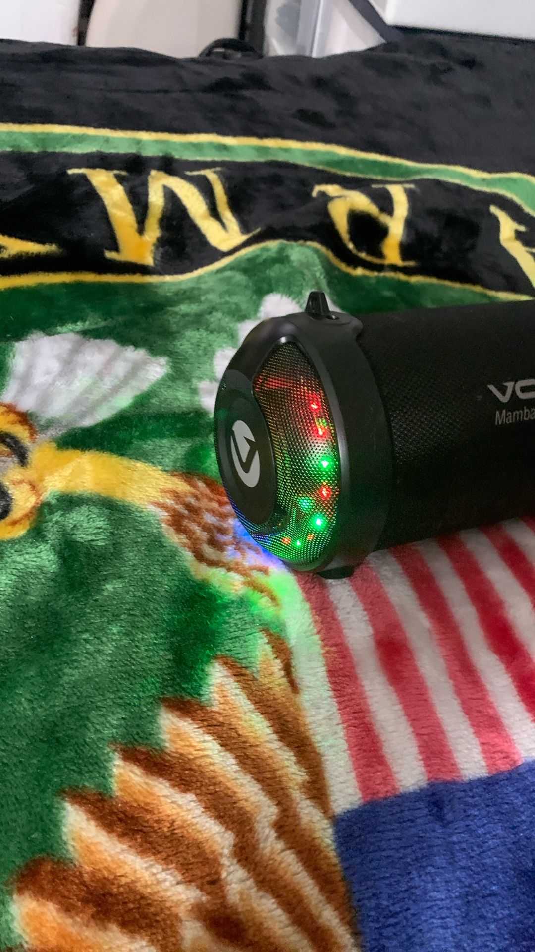 Voila o Ano Mayba Lights Bluetooth speaker