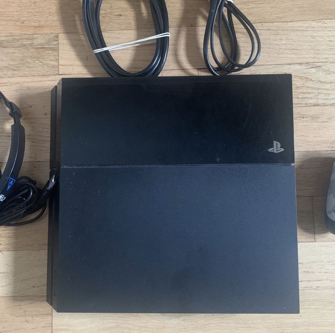 Ps4 w/ Headset & Controller Great Condition