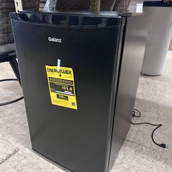 🧊⚡ 4.3 Cu Ft Mini Fridge w/ Freezer – Black – LIKE NEW! ⚡🧊
