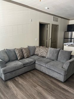 Modern Gray Sectional Couch – Excellent Condition