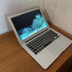 Apple MacBook Air 13” I5/8GB/256GB SSD $180