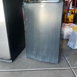 Faberware 4.4 Cubic Feet Refrigerator 